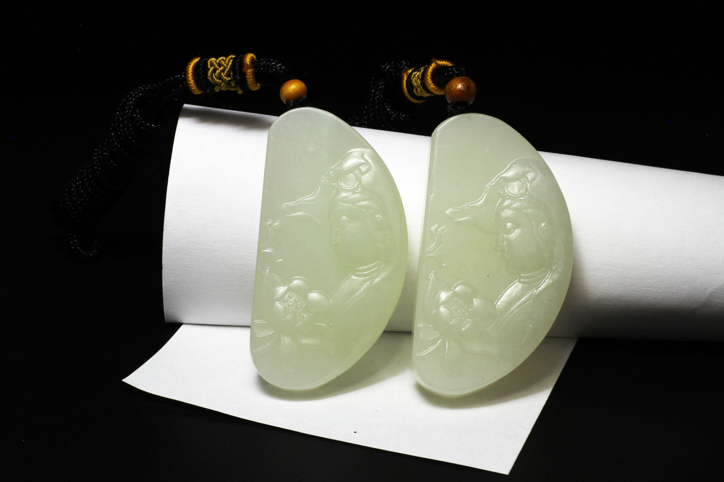 Translucent One Pair of White Jade Guanyin Buddha 和田玉观音牌